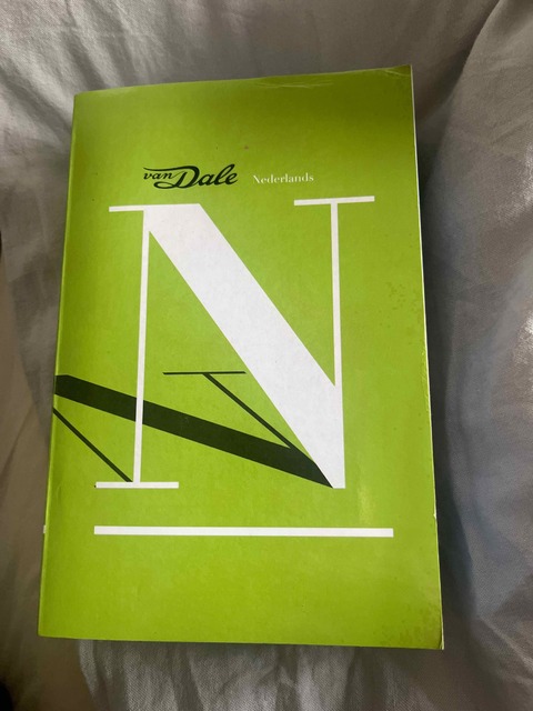 9789460776090-Van-Dale-Pocketwoordenboek-Nederlands