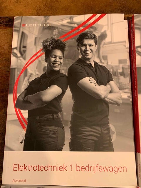 9789493302396-Elektrotechniek-1-bedrijswagen