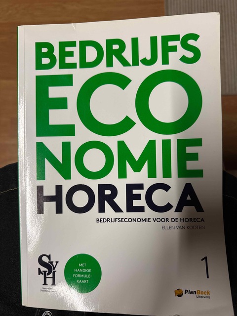 9789052113494-Bedrijfseconomie-voor-de-horeca-1