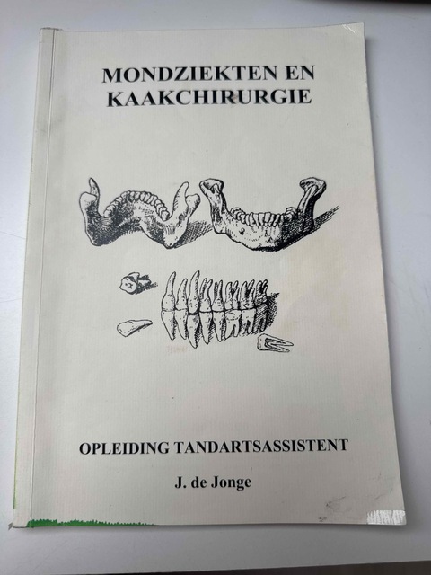 9789080397996-Mondziekten-en-kaakchirurgie