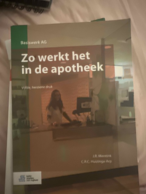 9789036824828-Zo-werkt-het-in-de-apotheek