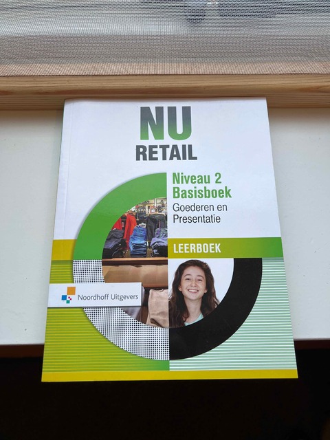9789001881375-NU-Retail-2-Basisboek-Goederen-en-Presentatie