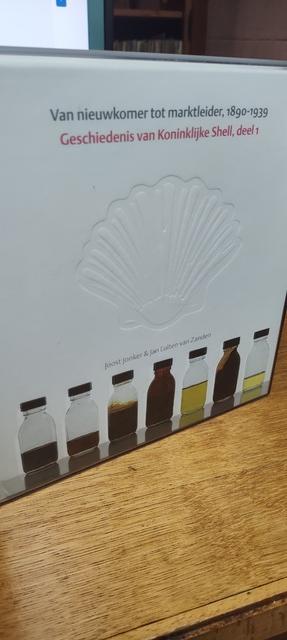 9789085060871-Geschiedenis-van-de-Koninklijke-Shell-set-DVDs-druk-1