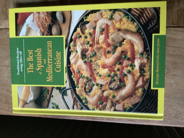 9788492391615-THE-BEST-OF-SPANISH-AND-MEDITERRANEAN-CUISINE