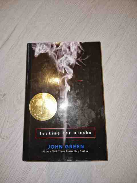 9780525475064-Looking-for-Alaska