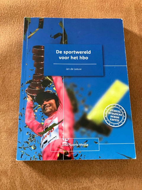 9789054724117-De-sportwereld-voor-het-hbo