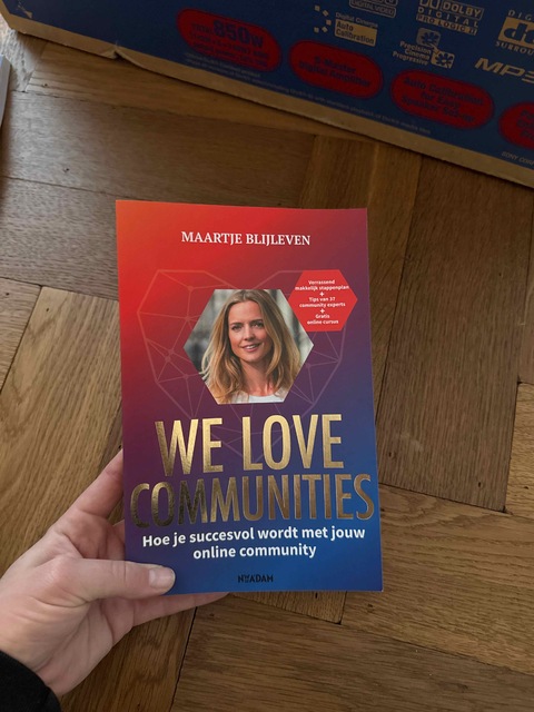 9789046826010-We-love-communities