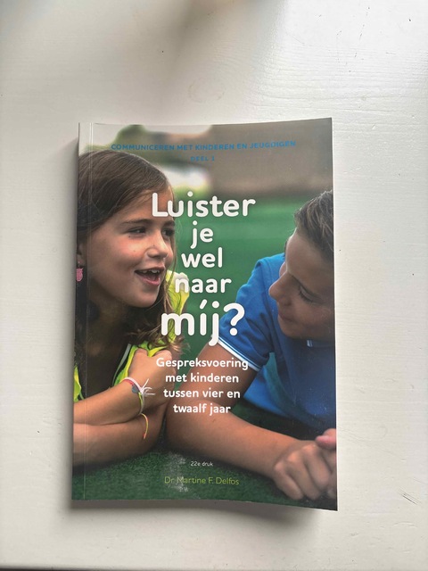 9789085600992-Luister-je-wel-naar-mij