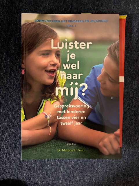 9789085600992-Luister-je-wel-naar-mij