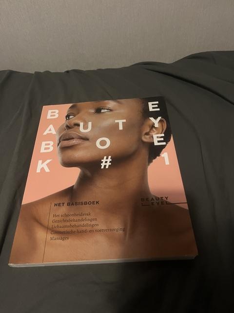 9789492548375-Beauty-Level-Beautyboek-%231