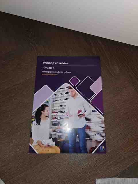 9789461719157-Verkoop-en-advies-Verkoopspecialisteerste-verkoper-niveau-3-schoolopdrachten