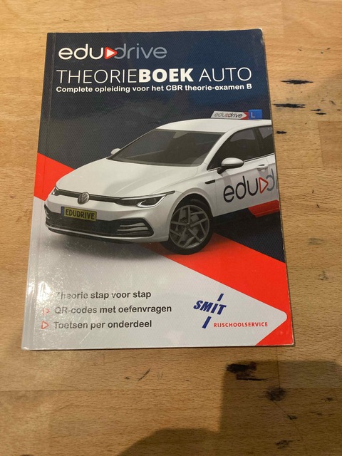 9789072967749-Auto-theorieboek-rijbewijs-B-met-bewegende-animaties-2022--Smit