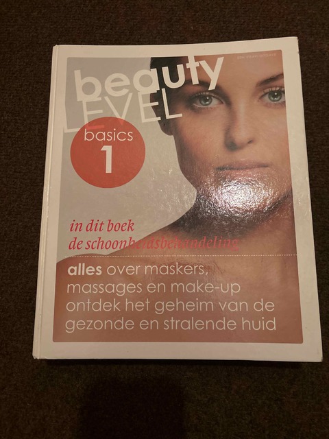 9789491277085-Beauty-Level-Basics-1-De-schoonheidsbehandeling