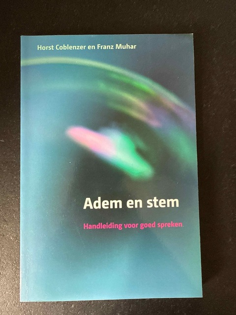 9789026518324-Adem-en-stem