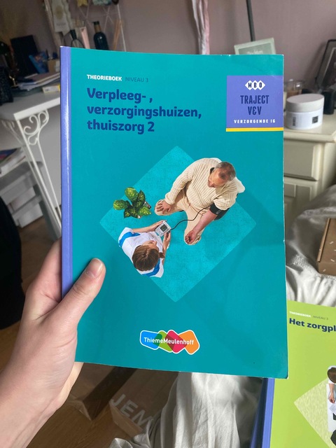 9789006910261-Verpleeg-verzorgingshuizen-thuiszorg-2-niveau-3-Theorieboek