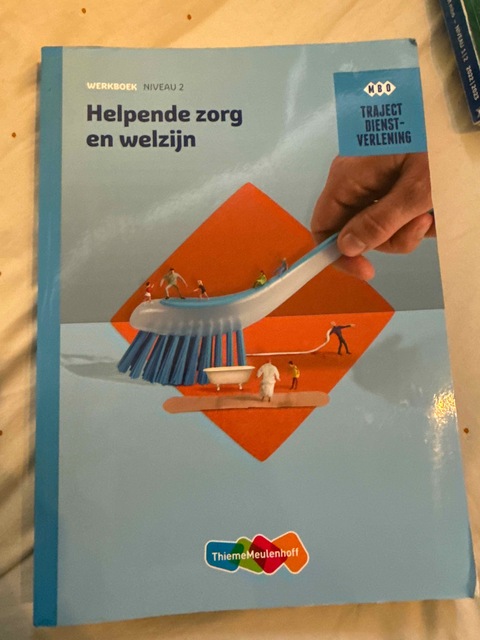 9789006071108-Dienstverlening-Helpende-zorg-en-welzijn-niveau-2-werkboek