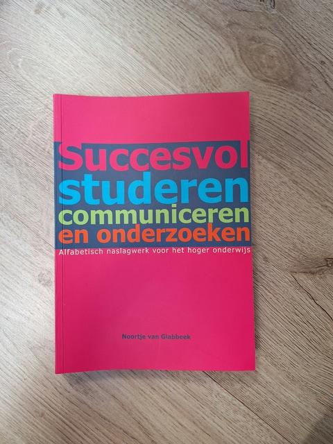 9789043015660-Succesvol-studeren-communiceren-en-onderzoeken-druk-1