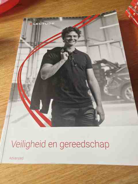 9789493286382-Veiligheid-en-gereedschap