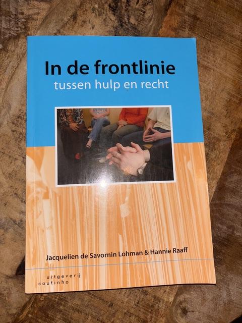 9789046901137-In-de-frontlinie-tussen-hulp-en-recht