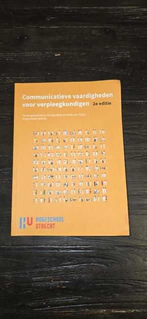 9789043038874-Communicatieve-vaardigheden-voor-verpleegkundigen-2e-custom-editie