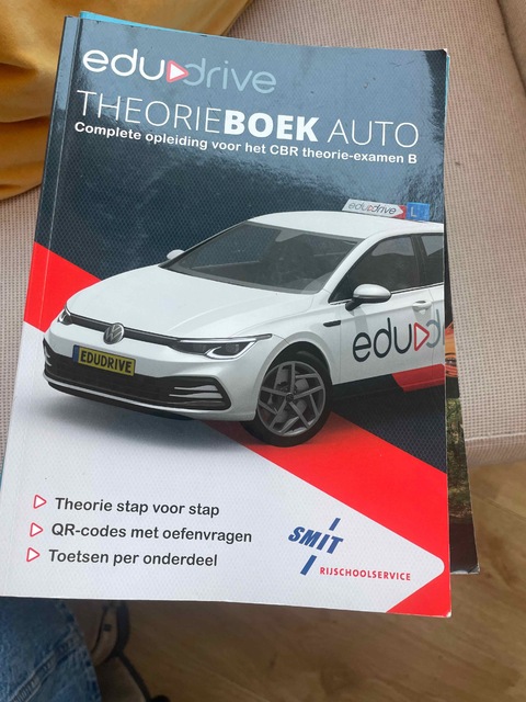 9789072967749-Auto-theorieboek-rijbewijs-B-met-bewegende-animaties-2022--Smit