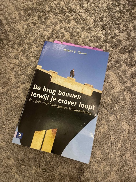 9789052614847-De-brug-bouwen-terwijl-je-erover-loopt