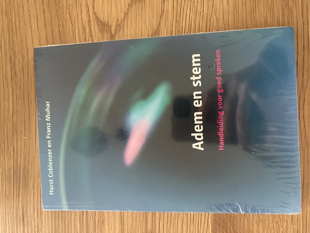 9789026518324-Adem-en-stem