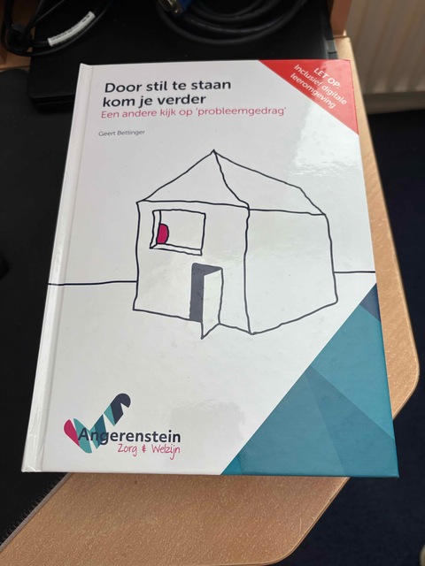 9789037260403-Door-stil-te-staan-kom-je-verder