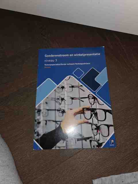 9789461719102-Goederenstroom-en-winkelpresentatie-Verkoopspecialisteerste-verkoperverkoopadviseur-niveau-3-theorie