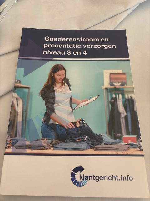 9789037227826-Goederenstroom-en-presentatie-verzorgen-niveau-3-en-4