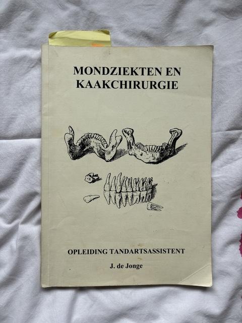 9789080397996-Mondziekten-en-kaakchirurgie