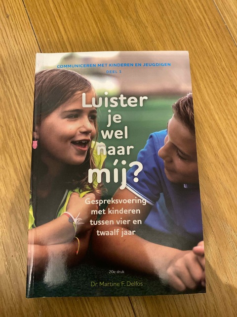 9789085600992-Luister-je-wel-naar-mij