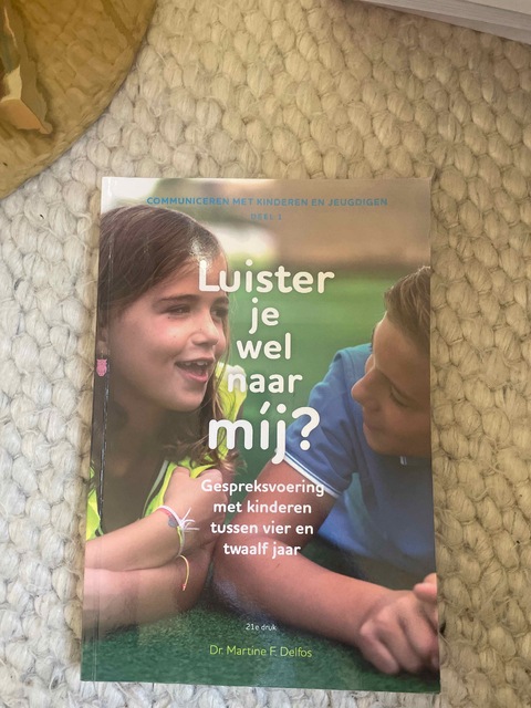 9789085600992-Luister-je-wel-naar-mij