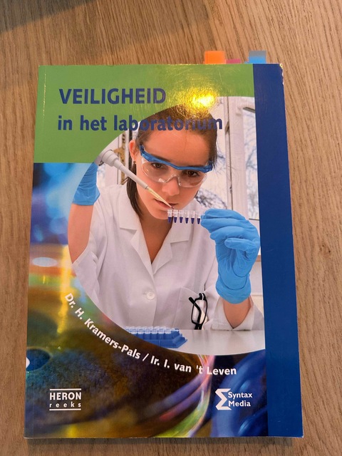 9789077423929-Veiligheid-in-het-laboratorium