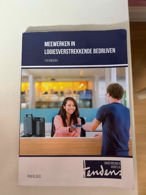 9789037228830-Bronnenboek-meewerken-in-logiesverstrekkende-bedrijven
