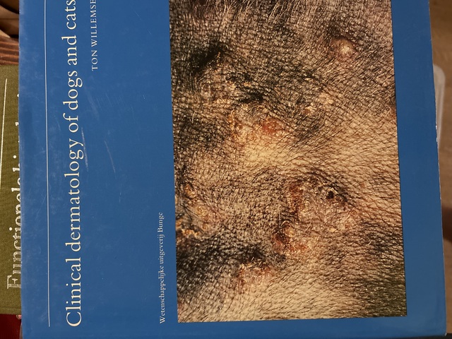 9789063481001-Clinical-dermatology-of-dogs-and-cats