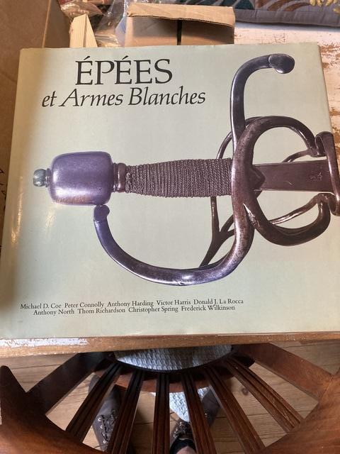 9782876289550-Epees-et-des-armes-blanches