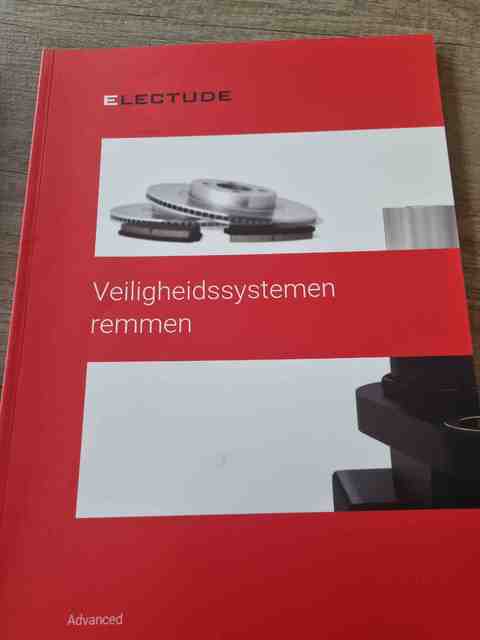 9789492929952-Veiligheidssystemen-remmen-advanced