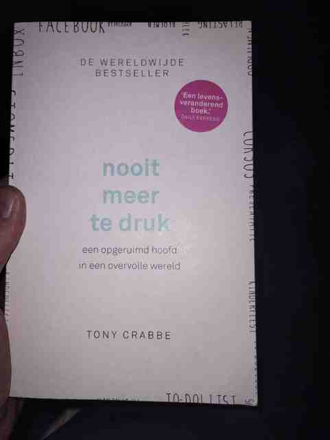 9789024572687-Nooit-meer-te-druk