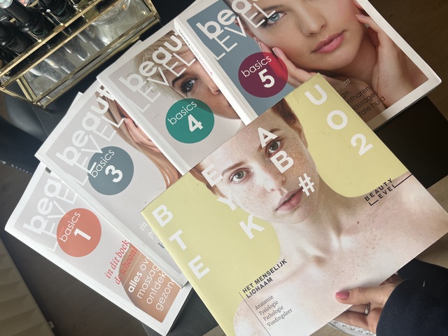 9789492548443-Beauty-Level-Basis-complete-set