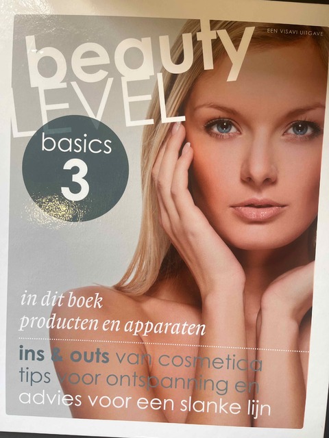 9789491277108-Beauty-Level-Basics-3-Producten-en-apparaten