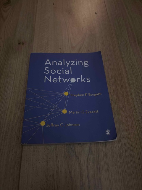 9781446247419-Analyzing-Social-Networks