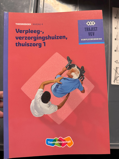 9789006910414-Verpleeg-verzorgingshuizen-thuiszorg-1-niveau-4