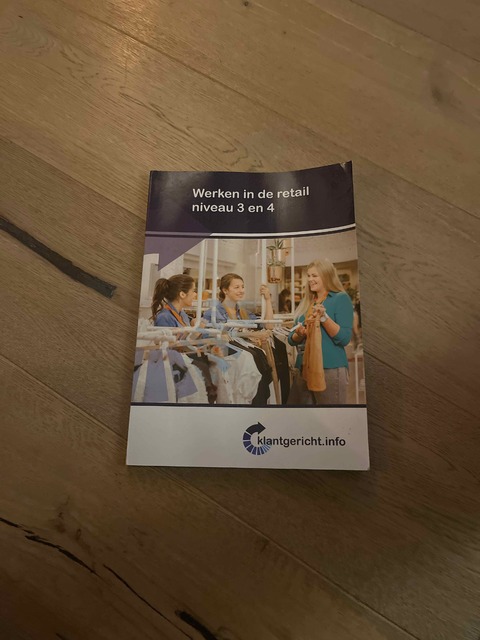 9789037227802-Werken-in-de-retail-niveau-3-en-4