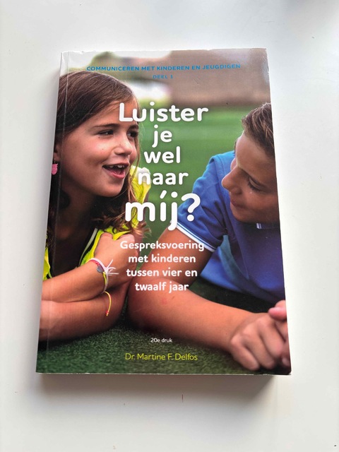 9789085600992-Luister-je-wel-naar-mij