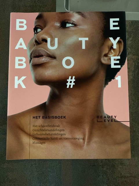 9789492548375-Beauty-Level-Beautyboek-%231