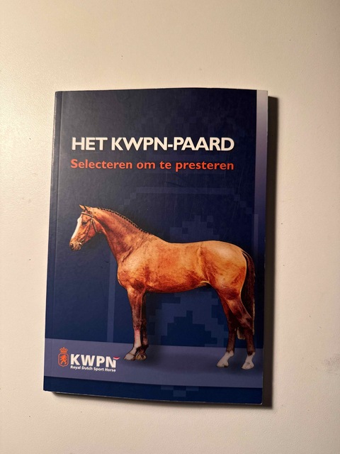 9789461909589-Het-KWPN-paard