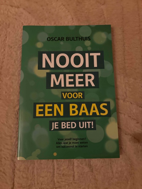 9789492723406-Nooit-meer-voor-een-baas-je-bed-uit