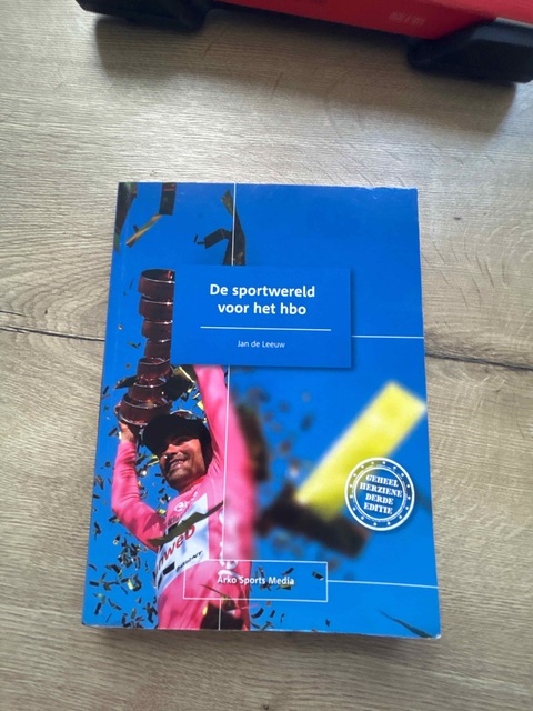 9789054724117-De-sportwereld-voor-het-hbo