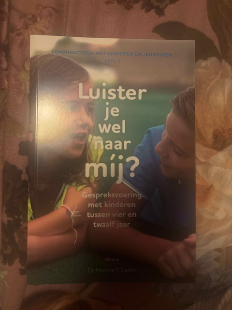 9789085600992-Luister-je-wel-naar-mij